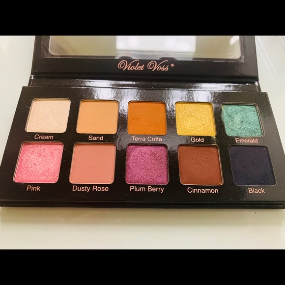 💙💙💙EYESHADOW PALETTE 💕 - Picture 3 of 7